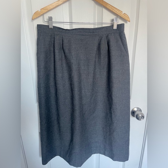 Vintage Gray100% Wool midi Skirt - Picture 4 of 10